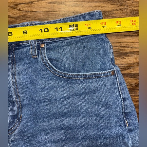 Indigo Rising High Rise Shorts Size 7/28 - Picture 5 of 8